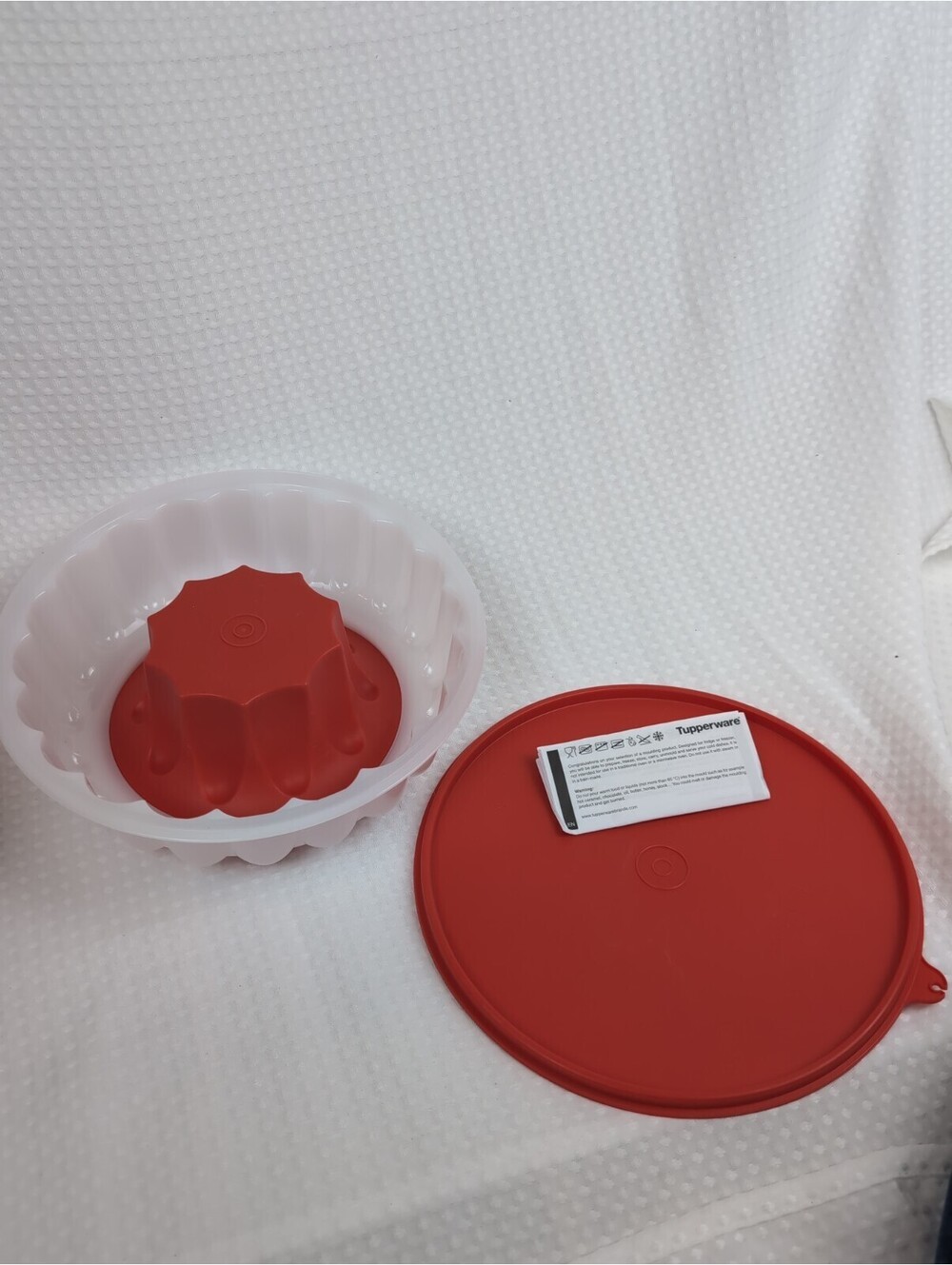 TUPPERWARE Jell Ring Salad /Dessert /Punch Bowl Ice Mold Red